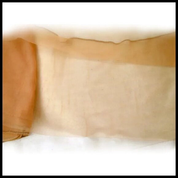 Vintage Seamed Nylon Stockings Two Pair 2940s R H T & Cuban Heel - Picture 2 of 14